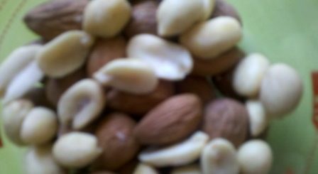 nuts lowers risk of diabetes